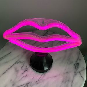 Retro Lips Light